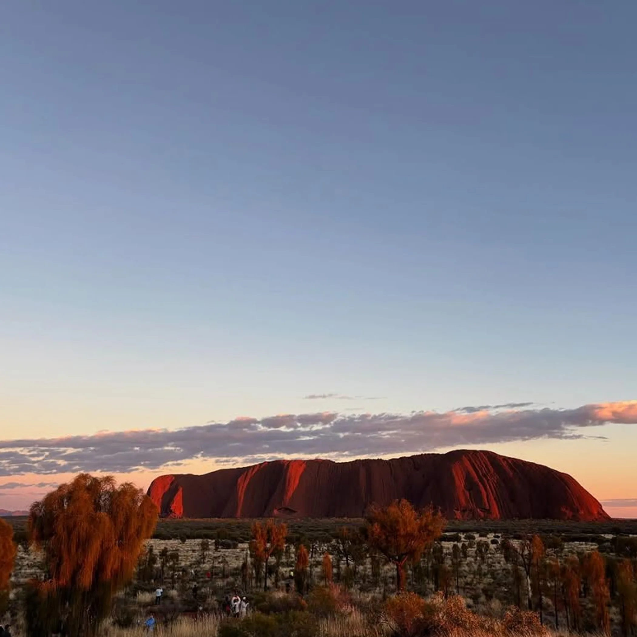 uluru in clear daylight